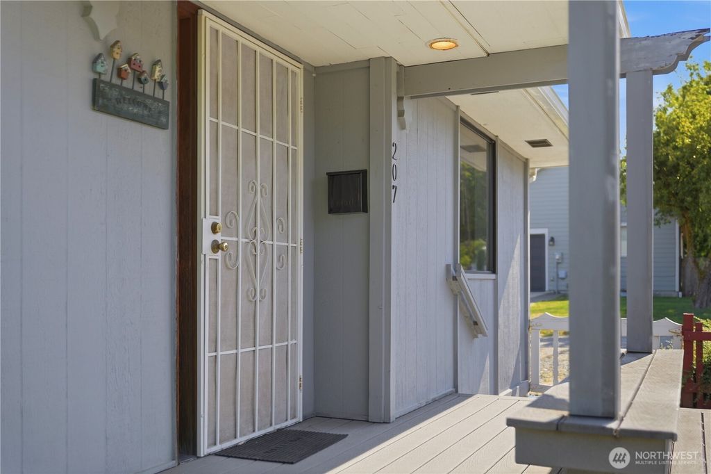 Photo of 207 E E 84th St Street, Tacoma, WA 98445 (MLS # 2557940)