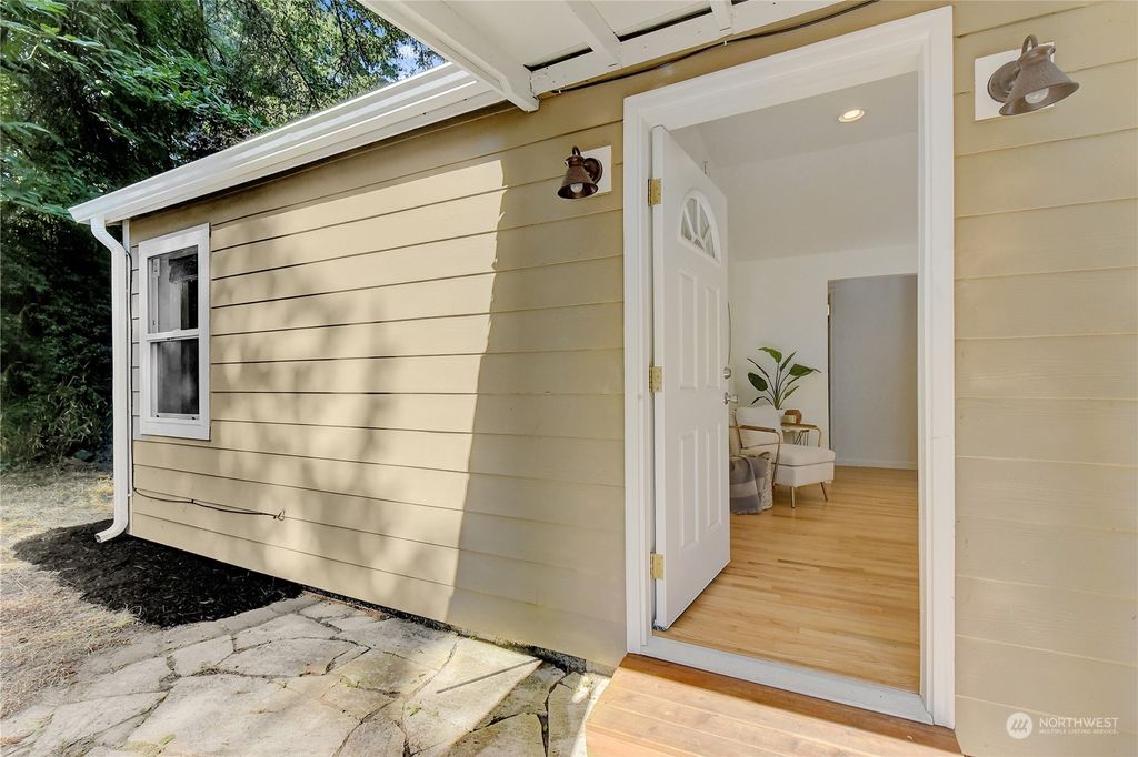 Photo of 19222 11th Avenue NE, Shoreline, WA 98155 (MLS # 1999188)
