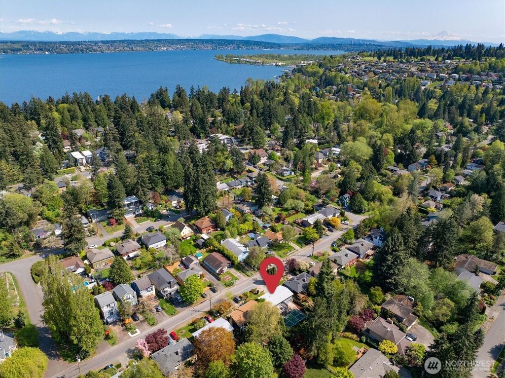 Photo of 9731 45th Avenue NE, Seattle, WA 98115 (MLS # 2360064)