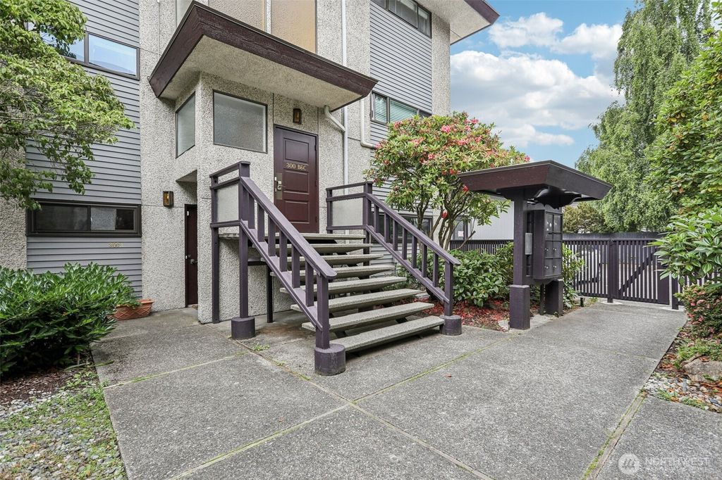 Photo of 300 N 137th Street #C, Seattle, WA 98133 (MLS # 2361055)