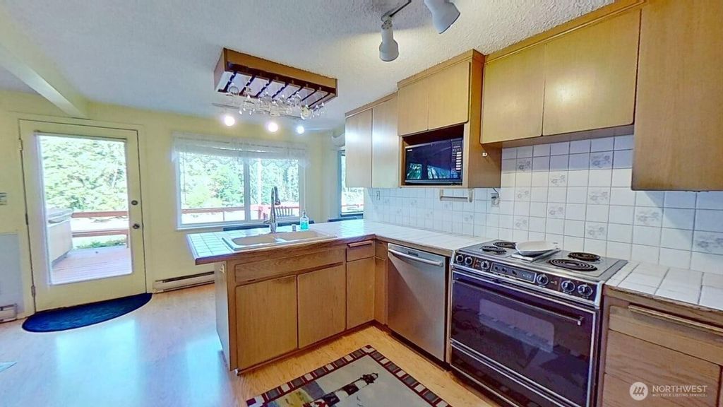 listing image 9369139002866673624
