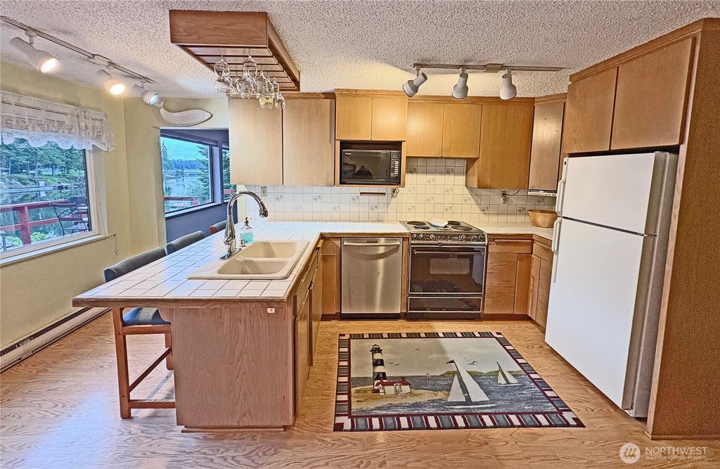 listing image 9363321967289452637