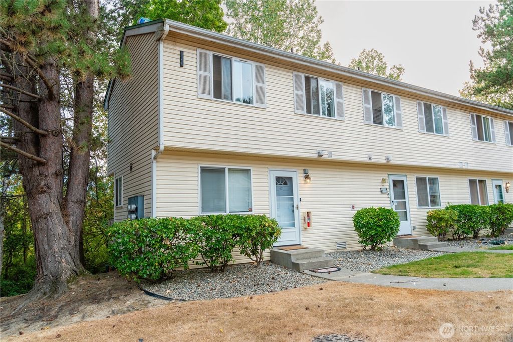 Photo of 833 SW Sunset Boulevard #42, Renton, WA 98057 (MLS # 2448109)