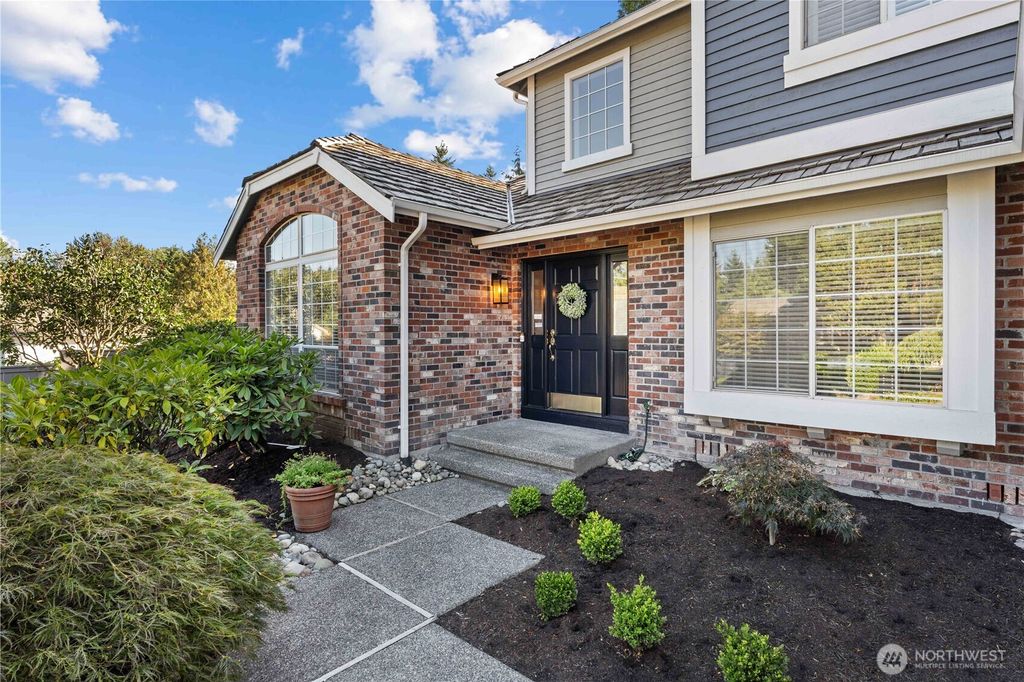 Photo of 1031 SW 334th Street, Federal Way, WA 98023 (MLS # 2433000)
