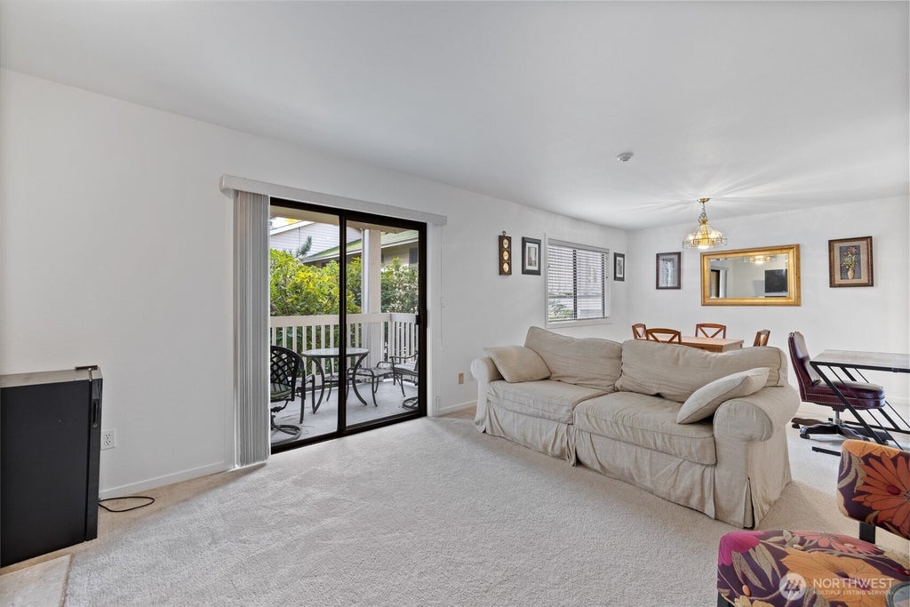 Photo of 12840 SE 40th Court #C5, Bellevue, WA 98006 (MLS # 2553156)