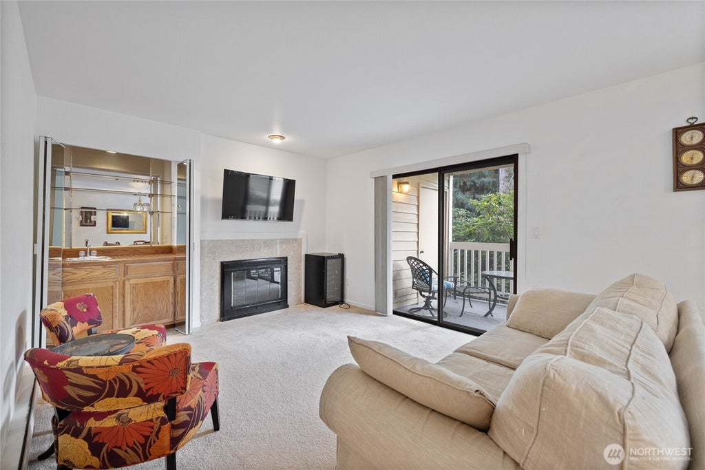 Photo of 12840 SE 40th Court #C5, Bellevue, WA 98006 (MLS # 2553156)