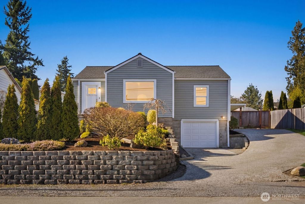 Photo of 6018 Fleming Street, Everett, WA 98203 (MLS # 2485673)