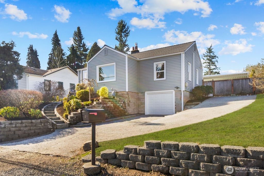 Photo of 6018 Fleming Street, Everett, WA 98203 (MLS # 2485673)