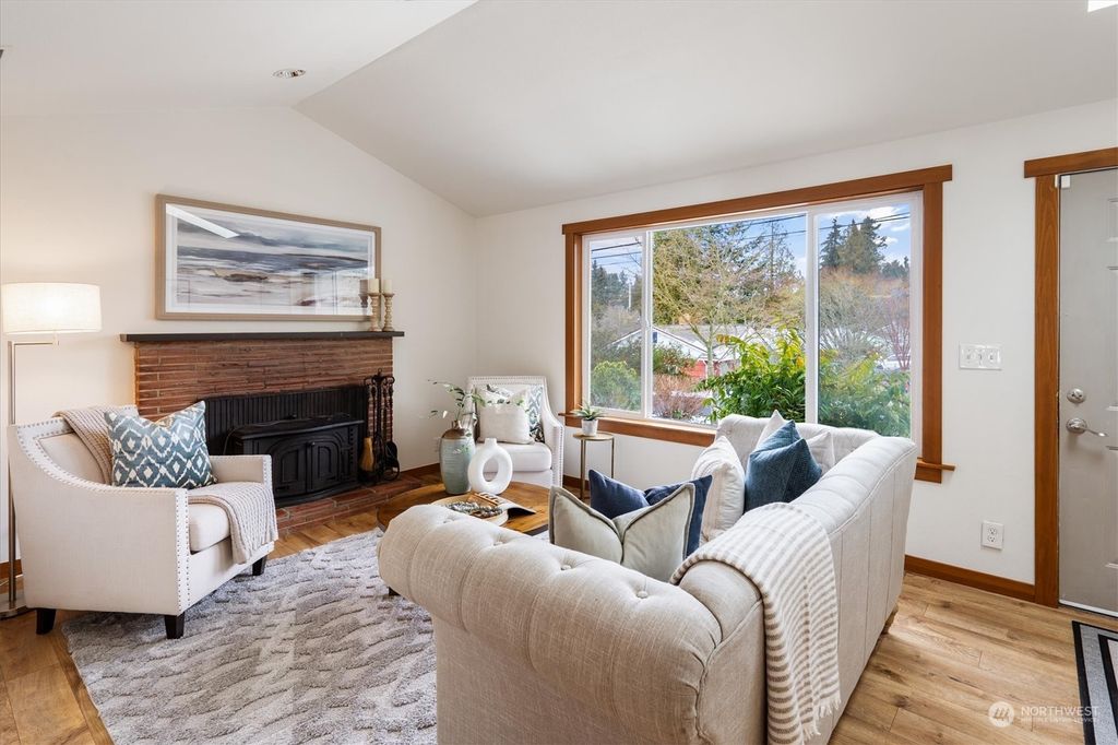Photo of 701 NE 180th Street, Shoreline, WA 98155 (MLS # 2329198)
