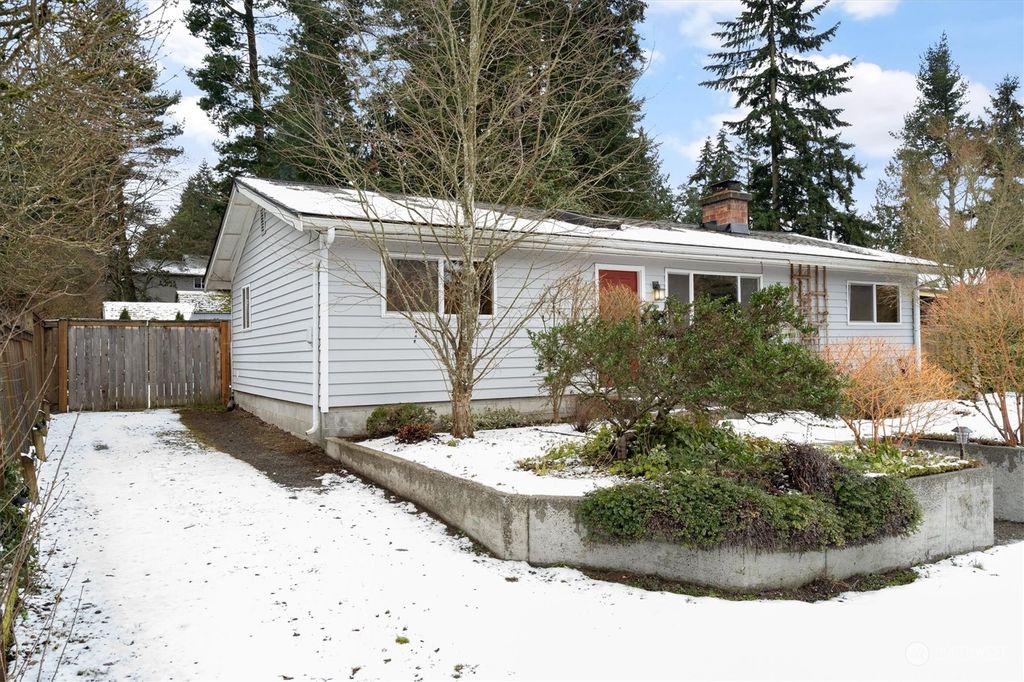 Photo of 701 NE 180th Street, Shoreline, WA 98155 (MLS # 2329198)