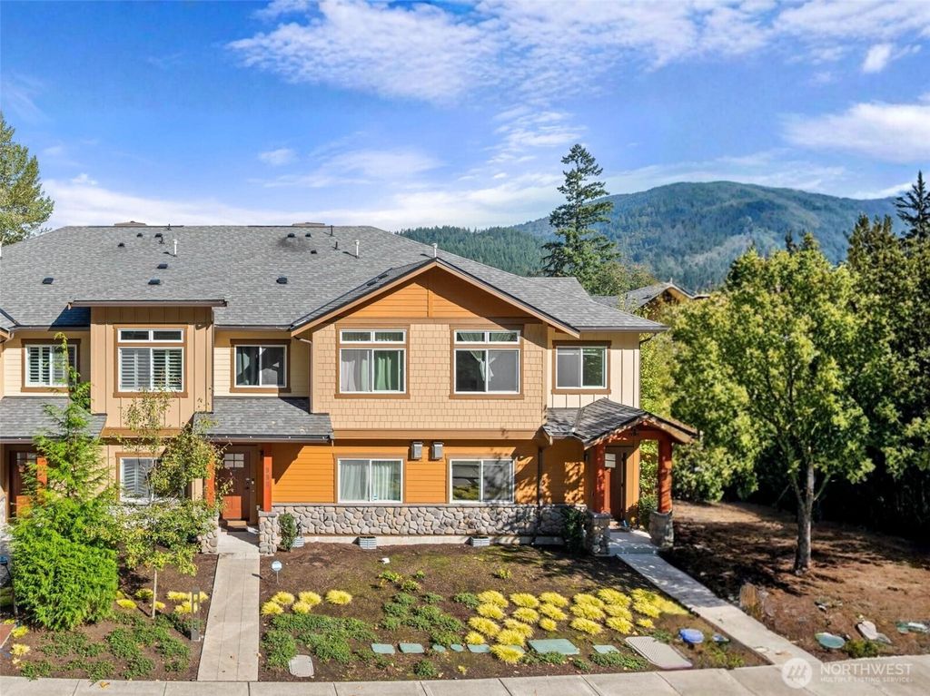 Photo of 1002 Sunrise Place SW #N4, Issaquah, WA 98027 (MLS # 2443372)