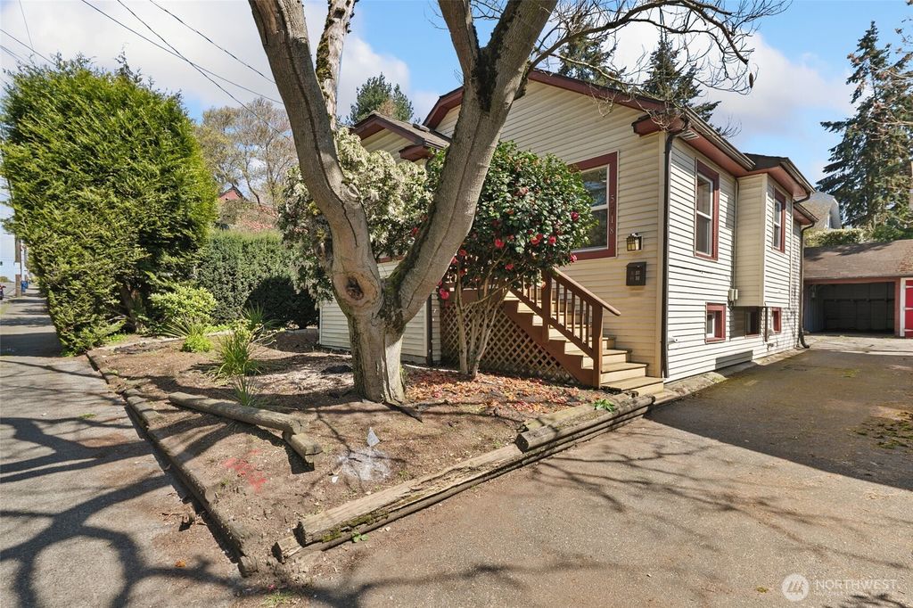 Photo of 5718 25th Avenue NE, Seattle, WA 98105 (MLS # 2409465)