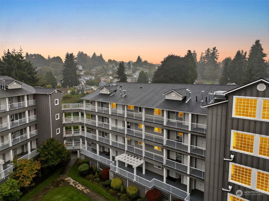 Photo of 1318 37TH Street #2518, Everett, WA 98201 (MLS # 2299894)