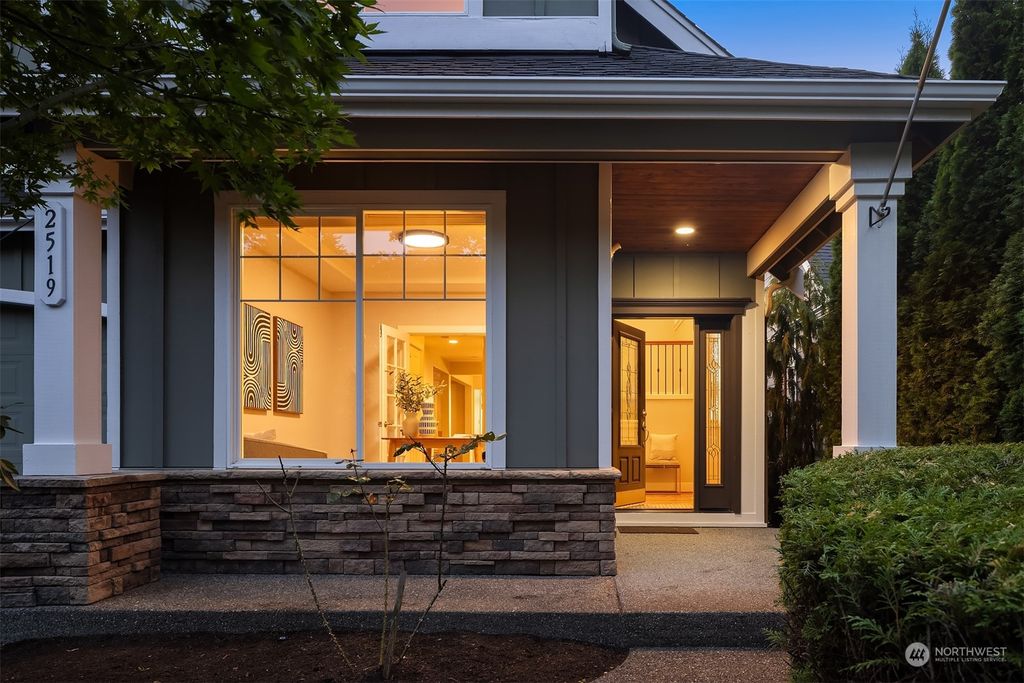 Photo of 2519 34th Avenue NE, Issaquah, WA 98029 (MLS # 2268117)