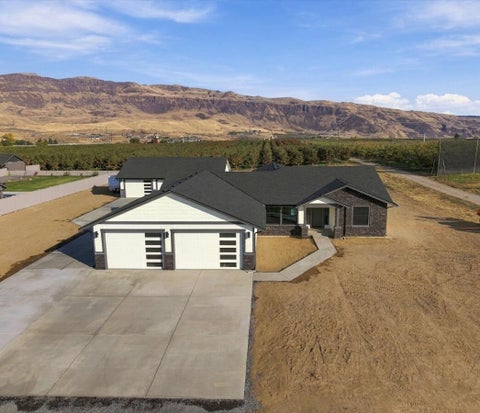 Photo of 583 S Webb Avenue, East Wenatchee, WA 98802 (MLS # 2596946)