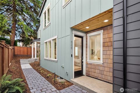 Photo of 639 18th Avenue W, Kirkland, WA 98033 (MLS # 2466976)