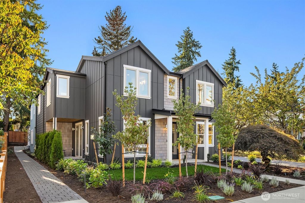 Photo of 639 18th Avenue W, Kirkland, WA 98033 (MLS # 2466976)