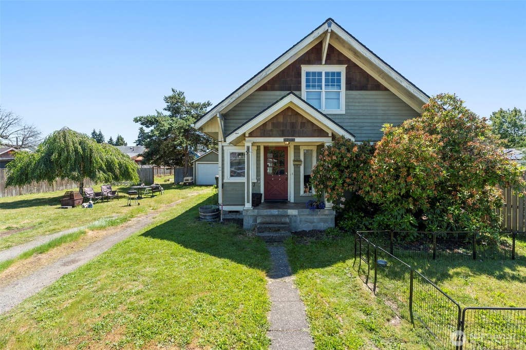 Photo of 1208 W Pear Street, Centralia, WA 98531 (MLS # 2552216)