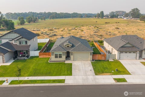 Photo of 4704 E Thrush Street, Moses Lake, WA 98837 (MLS # 2569049)