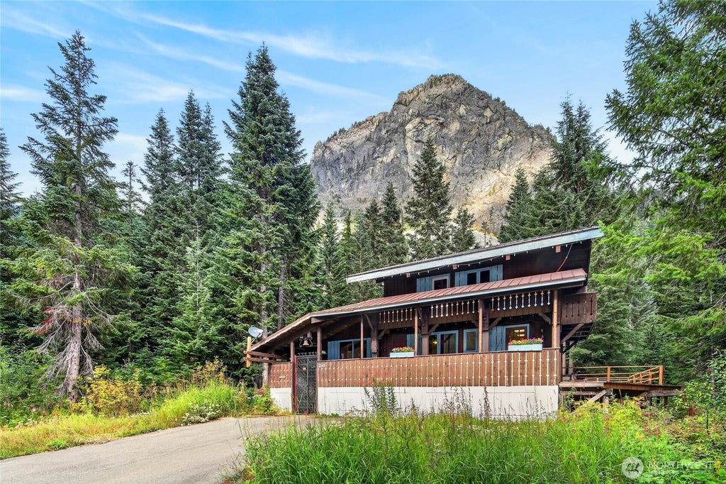 Photo of 20 Alpental Strasse, Snoqualmie Pass, WA 98045 (MLS # 2587330)