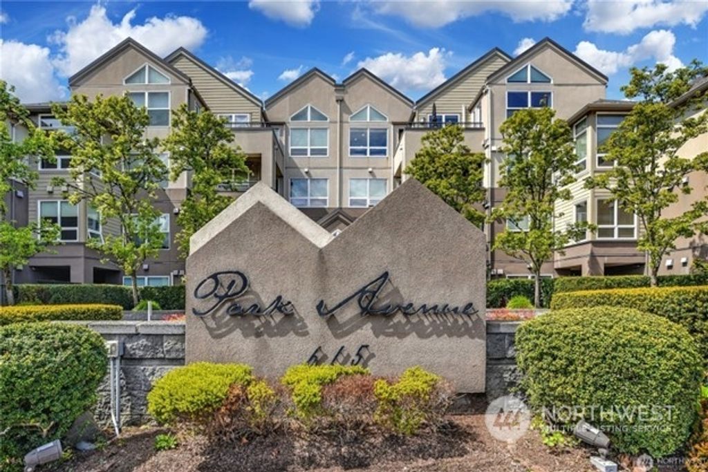 Photo of 615 6th Street #206, Kirkland, WA 98033 (MLS # 2202632)