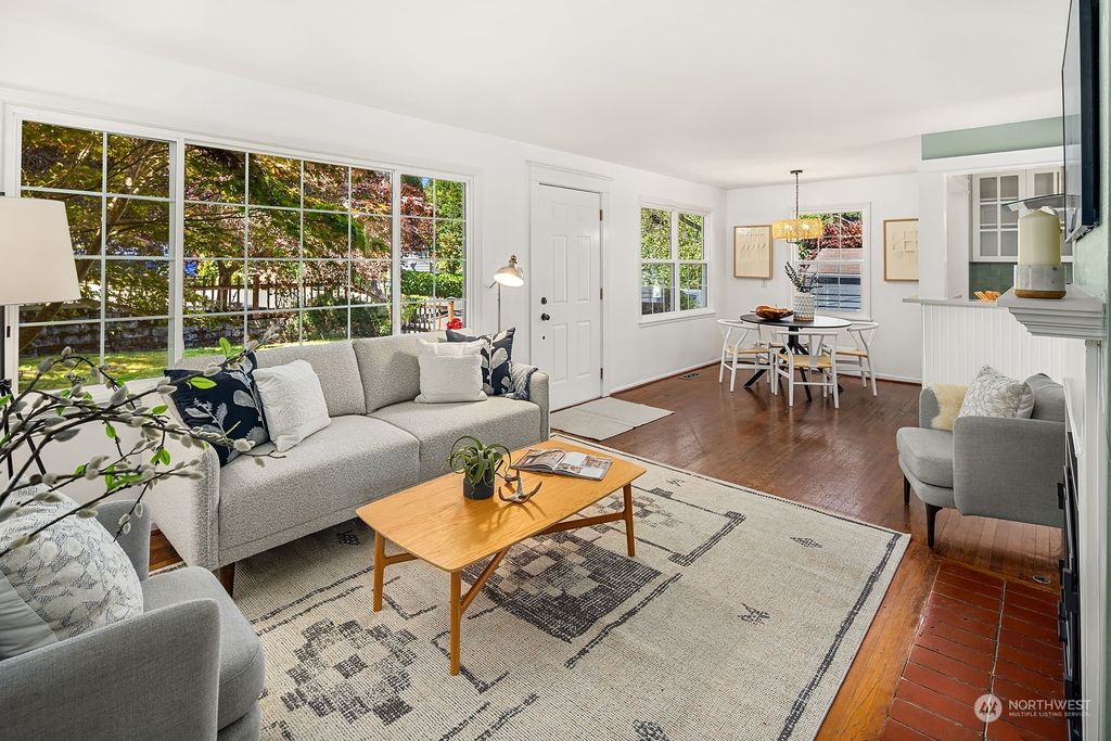 Photo of 9512 40th Avenue NE, Seattle, WA 98115 (MLS # 2268071)