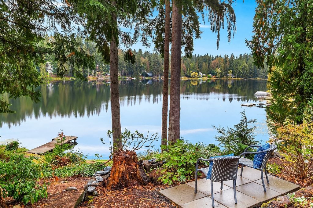 Photo of 3205 E Ames Lake Drive NE, Redmond, WA 98053 (MLS # 2011798)