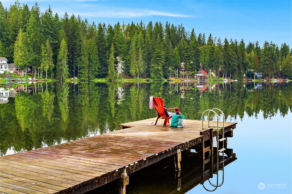 Photo of 3205 E Ames Lake Drive NE, Redmond, WA 98053 (MLS # 2011798)