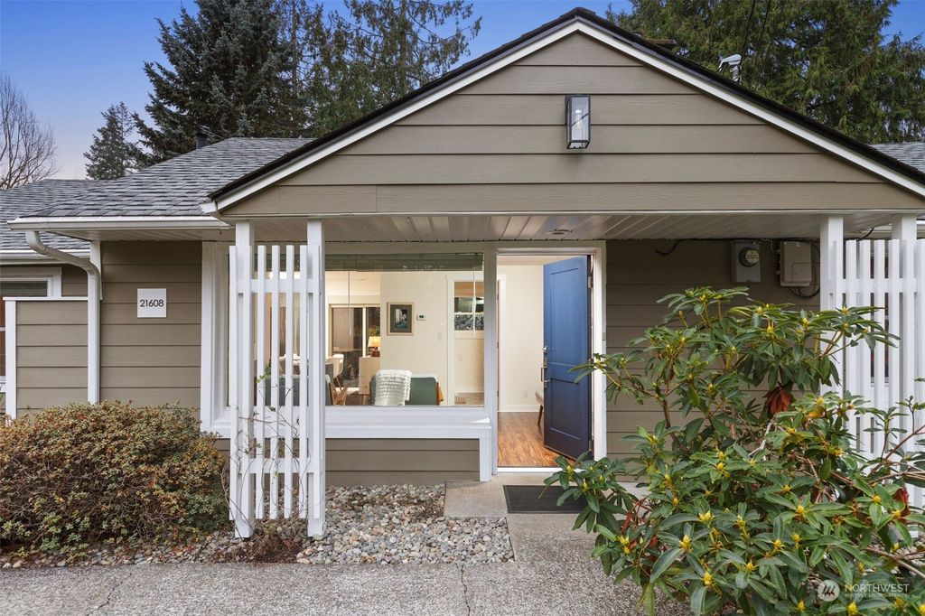 Photo of 21608 53rd Avenue W, Mountlake Terrace, WA 98043 (MLS # 2313918)