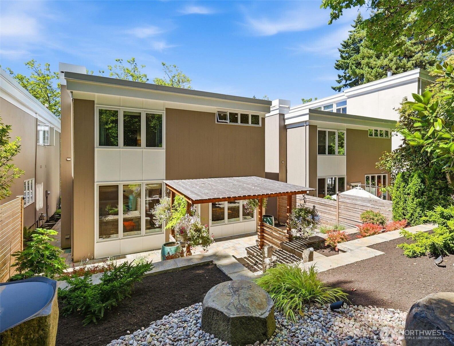 604 Bellevue Way SE