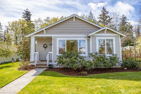 Photo of 2209 26th Street, Anacortes, WA 98221 (MLS # 2509283)