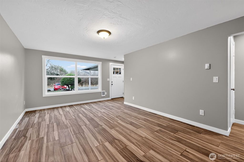 Photo of 121 E Harriman Street, Aberdeen, WA 98520 (MLS # 2474835)