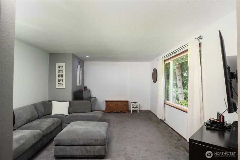 13814 214th Street E