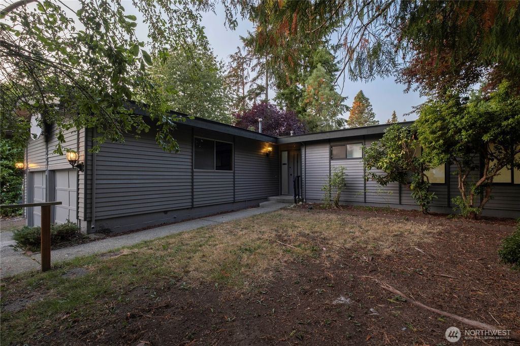Photo of 12828 SE 186th Place, Renton, WA 98058 (MLS # 2437945)