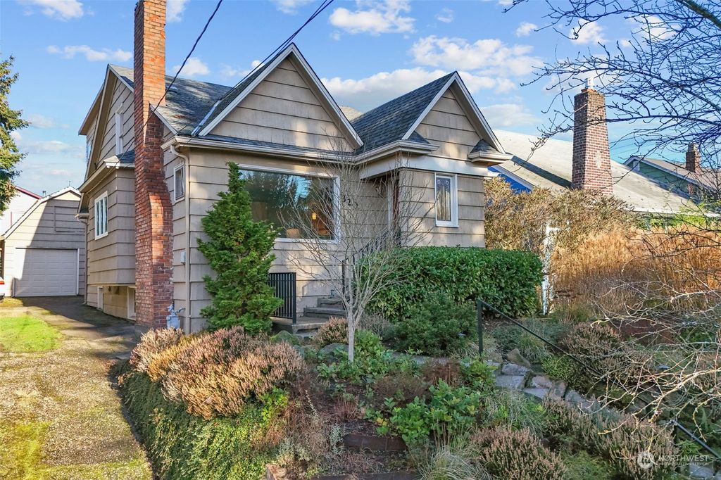 Photo of 320 NW 75th st St, Seattle, WA 98117 (MLS # 2320130)