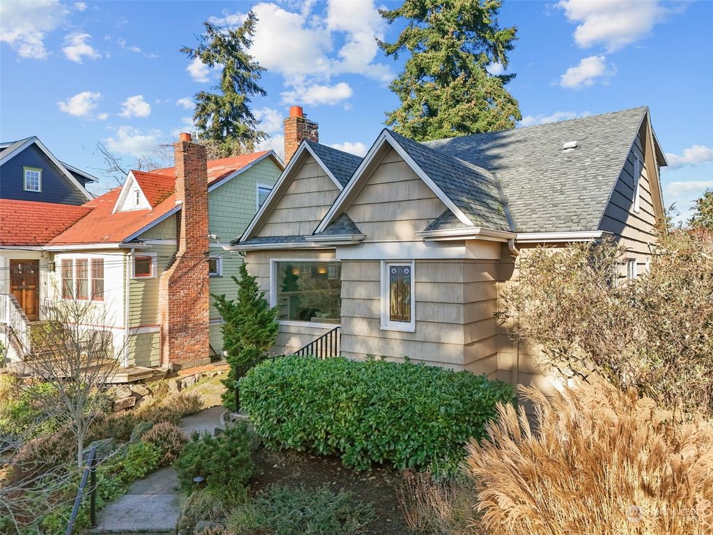 Photo of 320 NW 75th st St, Seattle, WA 98117 (MLS # 2320130)