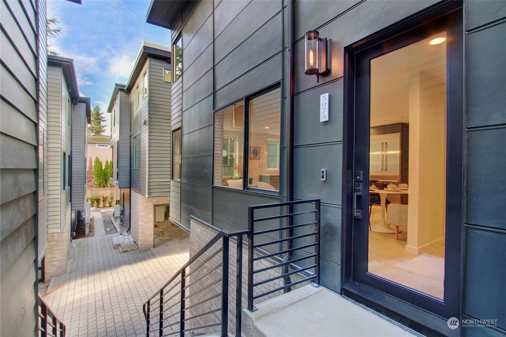 Photo of 507 A 2nd Avenue S, Kirkland, WA 98033 (MLS # 2131685)
