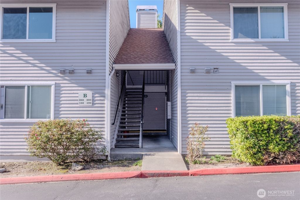 Photo of 1626 Grant Avenue S #B-103, Renton, WA 98055 (MLS # 2415631)