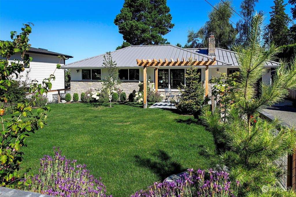 Photo of 9120 NE 32nd Street, Yarrow Point, WA 98004 (MLS # 2152665)