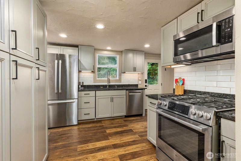 8233 NE 169th Street