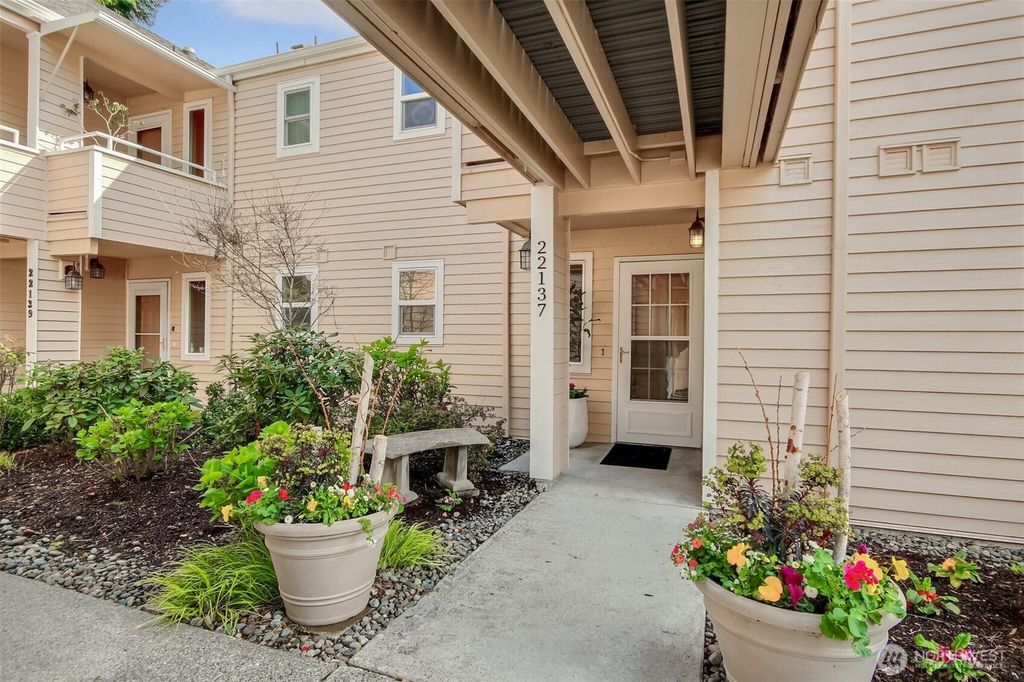 Photo of 22137 SE 40th Lane #1124, Issaquah, WA 98029 (MLS # 2341907)