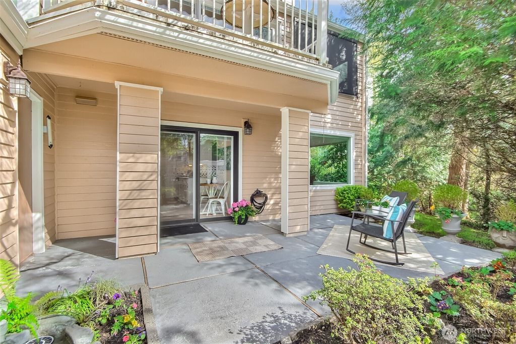 Photo of 22137 SE 40th Lane #1124, Issaquah, WA 98029 (MLS # 2341907)