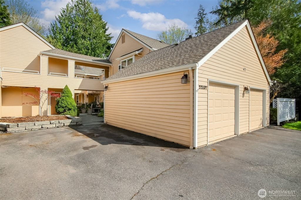 Photo of 22137 SE 40th Lane #1124, Issaquah, WA 98029 (MLS # 2341907)
