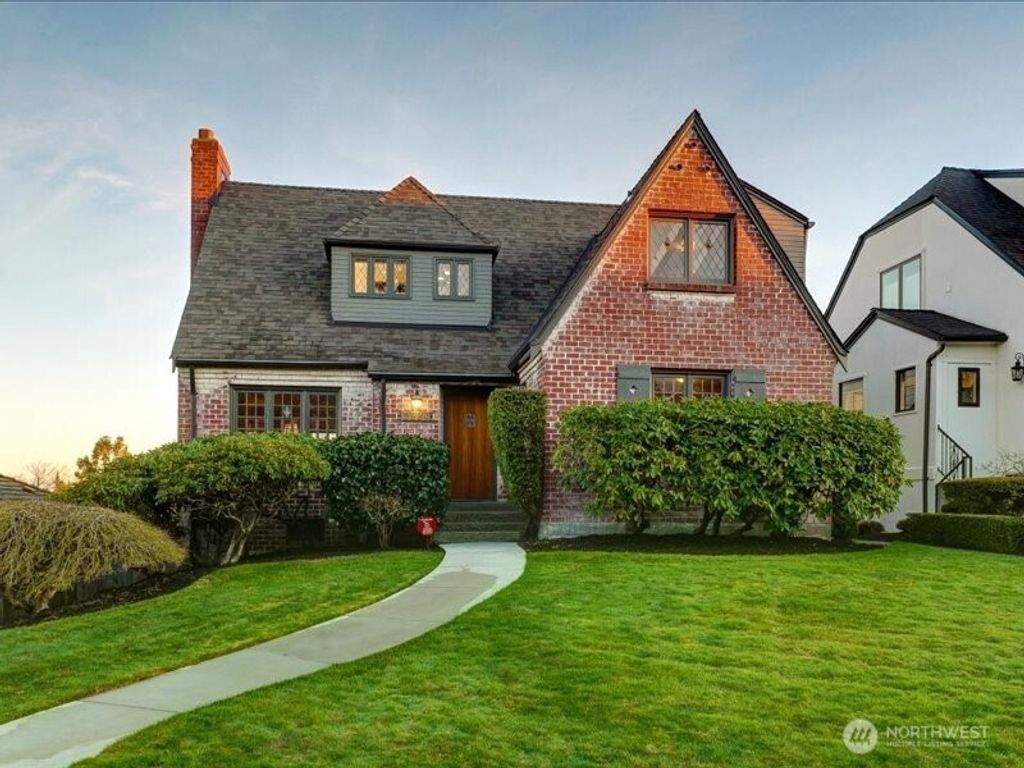 Photo of 2228 Eastmont Way W, Seattle, WA 98199 (MLS # 2470467)