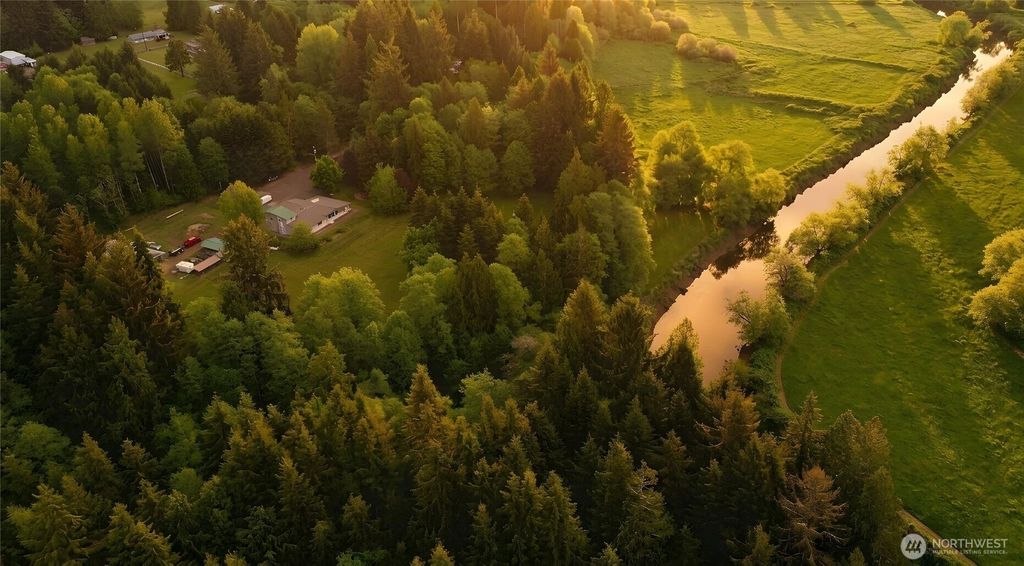 Photo of 20 James Drive, Aberdeen, WA 98520 (MLS # 2519741)
