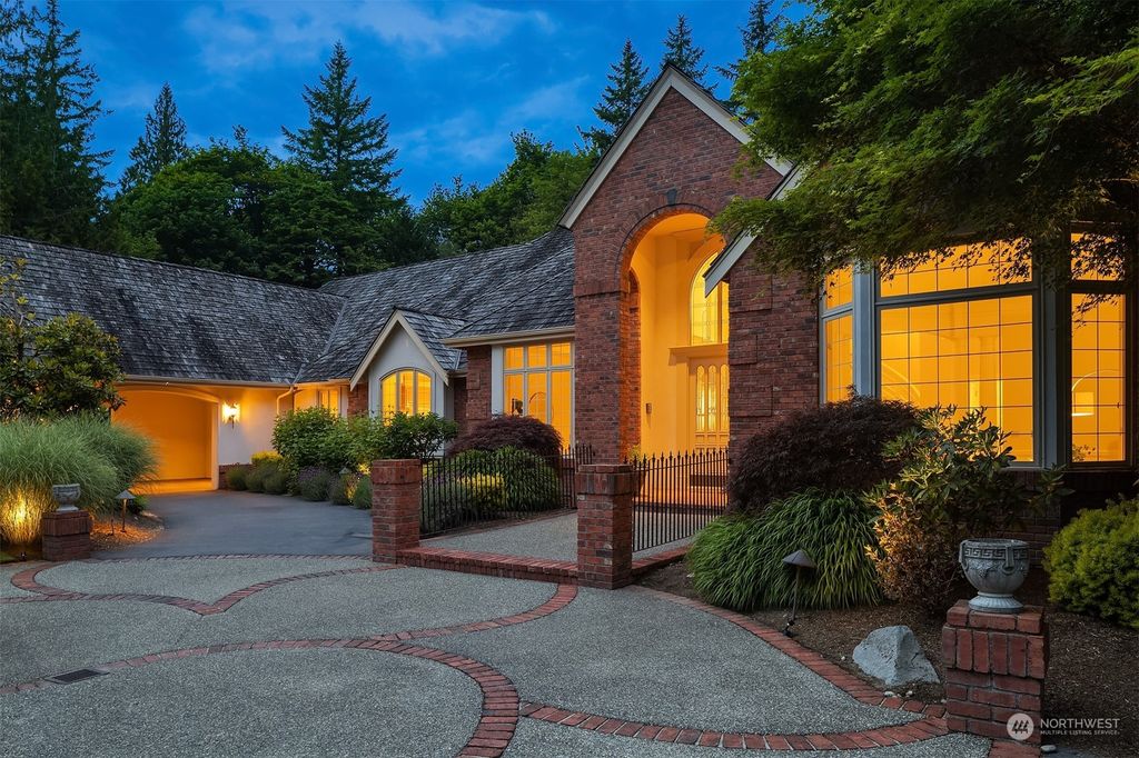 Photo of 5570 248th Place SE, Issaquah, WA 98029 (MLS # 2101561)