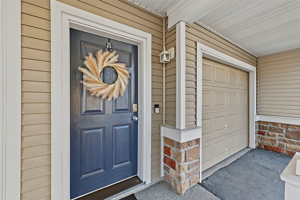 Photo of 6405 Isaac Ave AVE SE #E, Auburn, WA 98092 (MLS # 2599223)