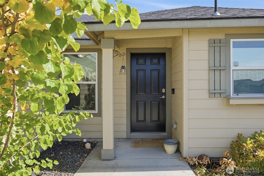 Photo of 715 S Rees Street, Moses Lake, WA 98837 (MLS # 2592474)