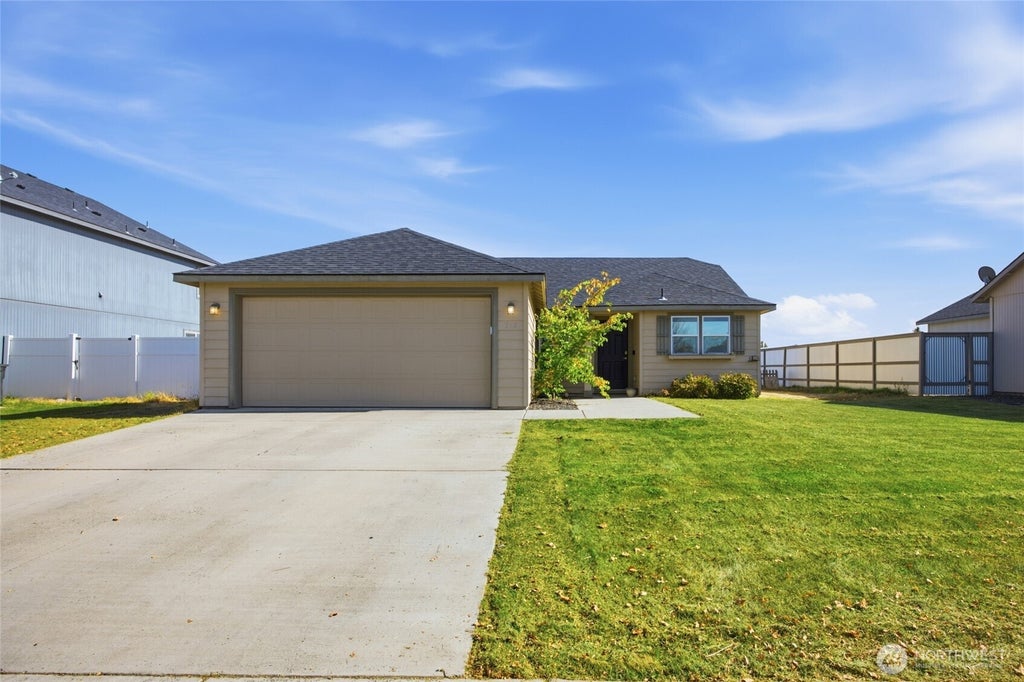 Photo of 715 S Rees Street, Moses Lake, WA 98837 (MLS # 2592474)