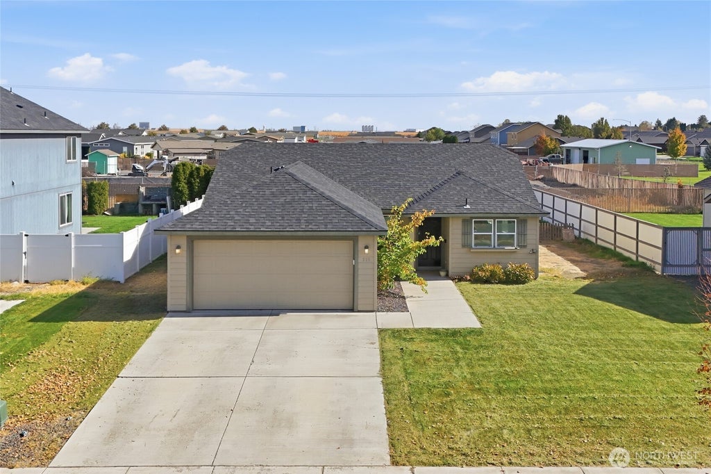 Photo of 715 S Rees Street, Moses Lake, WA 98837 (MLS # 2592474)